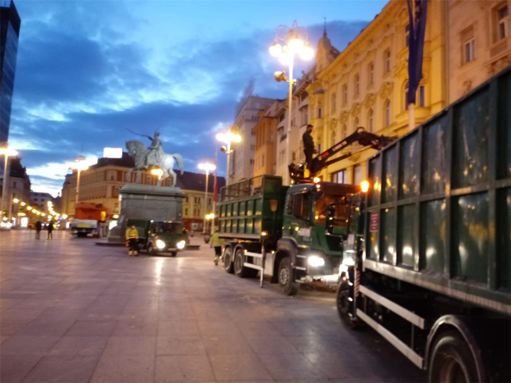 Neumorno se čisti grad od posljedica potresa